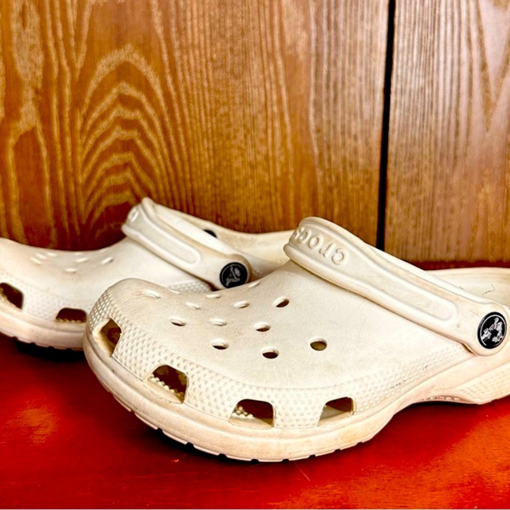 CROCS Women's Classic Clog in Cream
